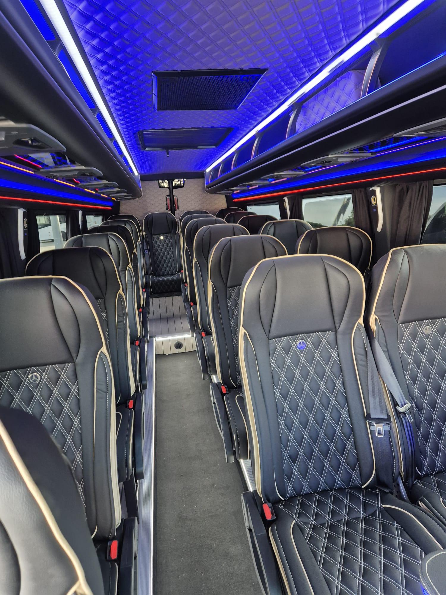 Mercedes Sprinter VIP avec chauffeur privé - MAB XXI (2)