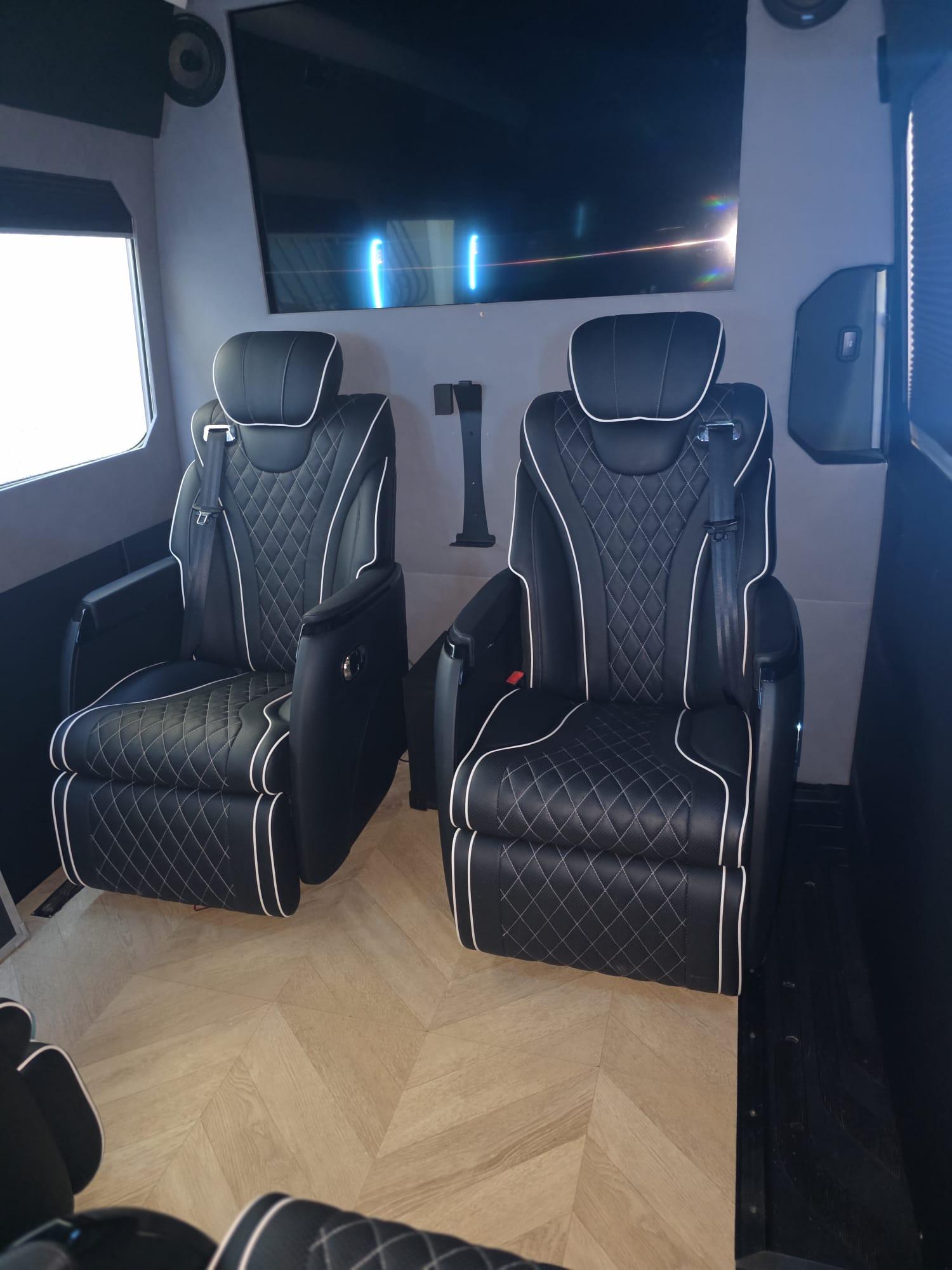 Mercedes Sprinter, Pour les groupes et les grands événements. - flotte MAB XXI (3)